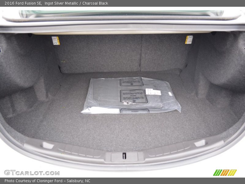 Ingot Silver Metallic / Charcoal Black 2016 Ford Fusion SE