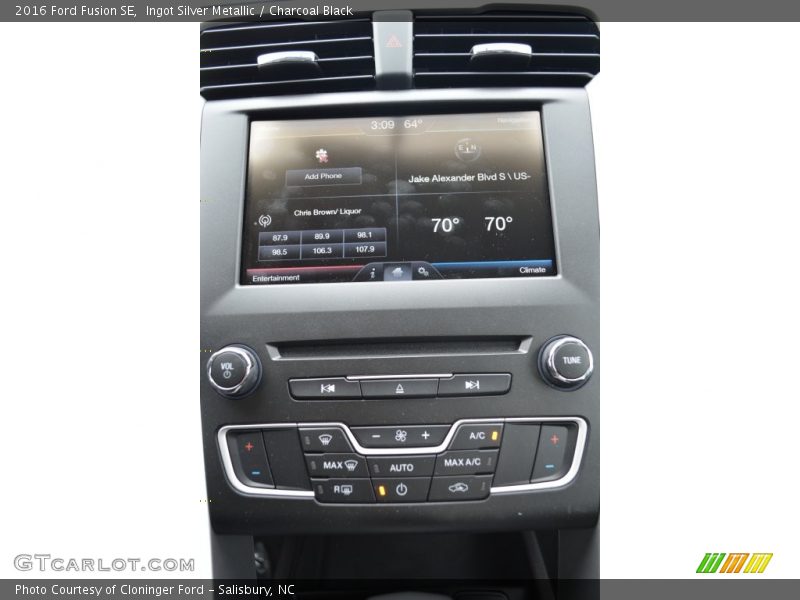Ingot Silver Metallic / Charcoal Black 2016 Ford Fusion SE