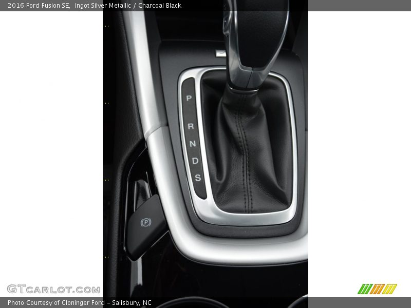 Ingot Silver Metallic / Charcoal Black 2016 Ford Fusion SE