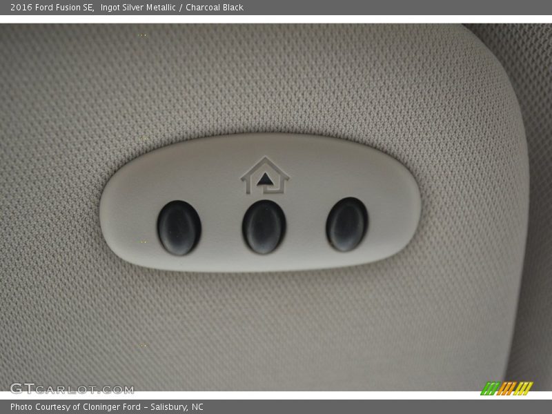 Ingot Silver Metallic / Charcoal Black 2016 Ford Fusion SE