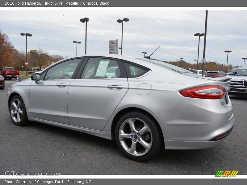 Ingot Silver Metallic / Charcoal Black 2016 Ford Fusion SE