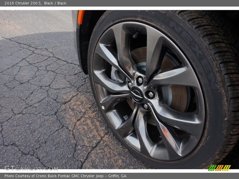 Black / Black 2016 Chrysler 200 S