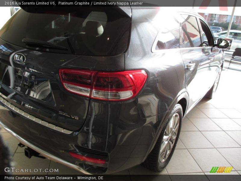Platinum Graphite / Limited Ivory Nappa Leather 2016 Kia Sorento Limited V6
