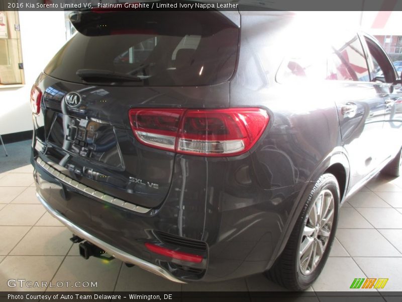 Platinum Graphite / Limited Ivory Nappa Leather 2016 Kia Sorento Limited V6