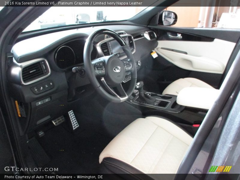 Platinum Graphite / Limited Ivory Nappa Leather 2016 Kia Sorento Limited V6