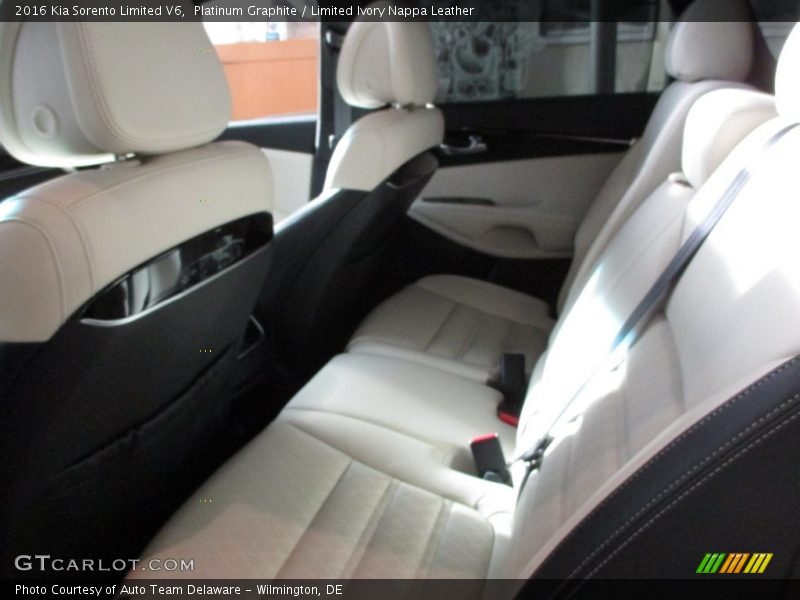 Platinum Graphite / Limited Ivory Nappa Leather 2016 Kia Sorento Limited V6