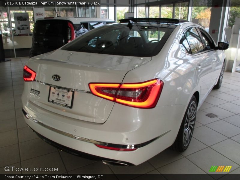 Snow White Pearl / Black 2015 Kia Cadenza Premium