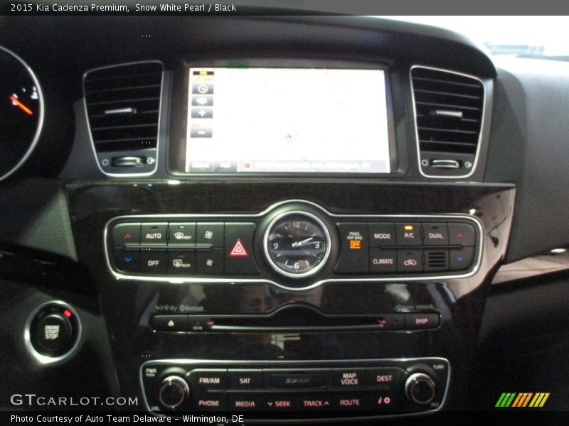 Snow White Pearl / Black 2015 Kia Cadenza Premium