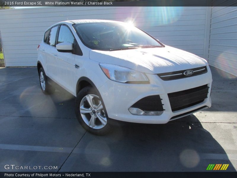 White Platinum Metallic / Charcoal Black 2016 Ford Escape SE