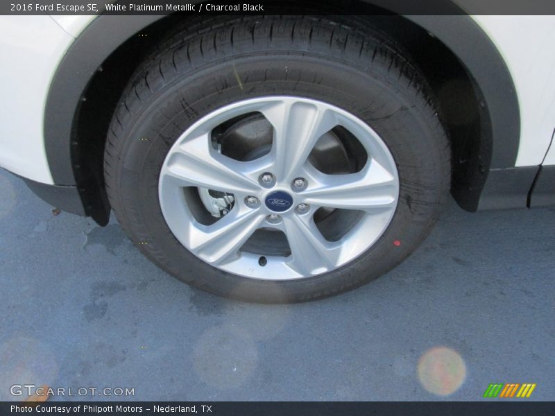 White Platinum Metallic / Charcoal Black 2016 Ford Escape SE