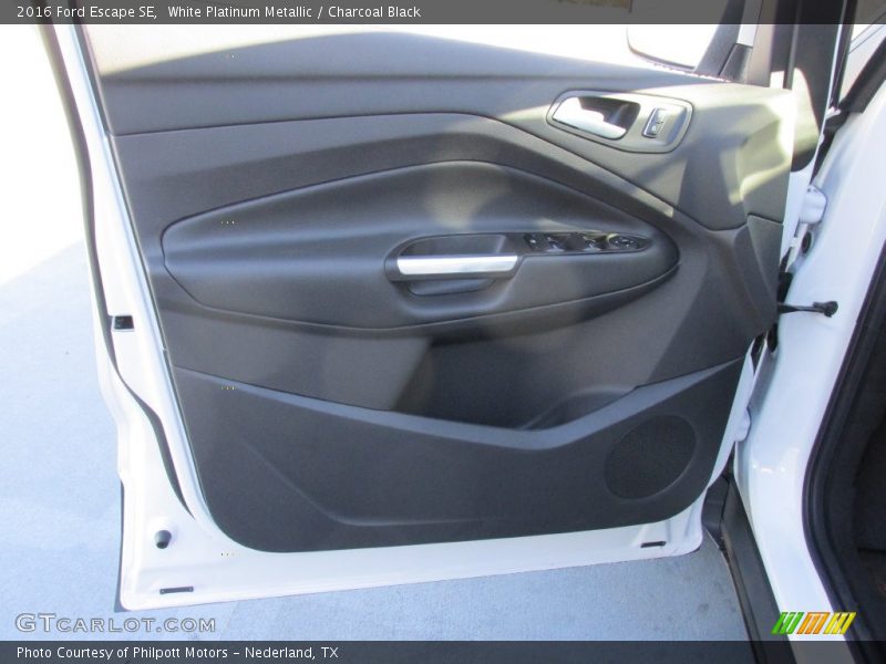 White Platinum Metallic / Charcoal Black 2016 Ford Escape SE