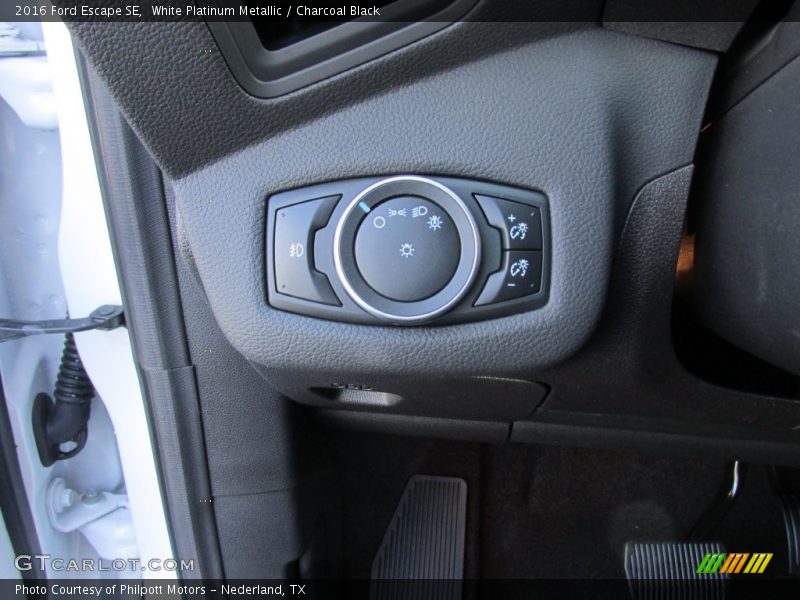 White Platinum Metallic / Charcoal Black 2016 Ford Escape SE