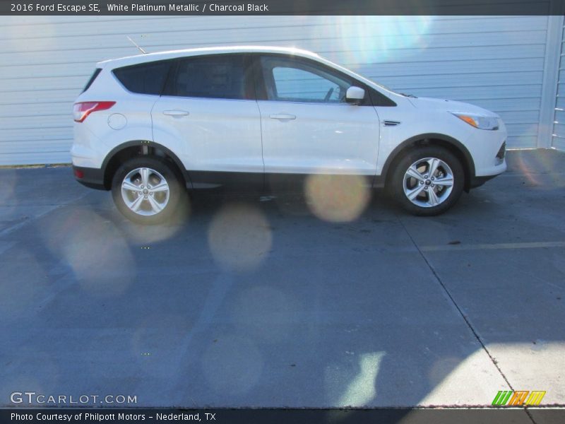 White Platinum Metallic / Charcoal Black 2016 Ford Escape SE