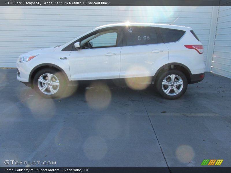 White Platinum Metallic / Charcoal Black 2016 Ford Escape SE