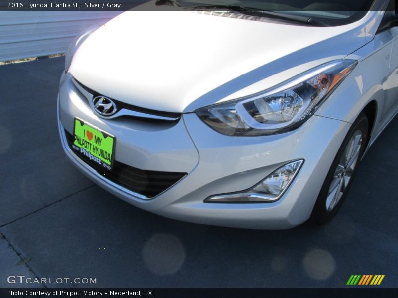 Silver / Gray 2016 Hyundai Elantra SE