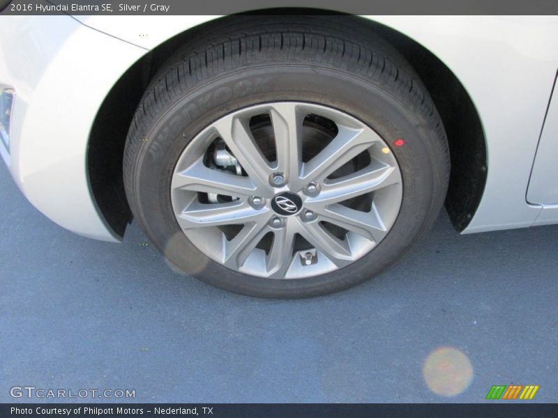 Silver / Gray 2016 Hyundai Elantra SE