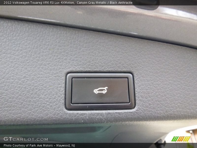 Canyon Gray Metallic / Black Anthracite 2012 Volkswagen Touareg VR6 FSI Lux 4XMotion