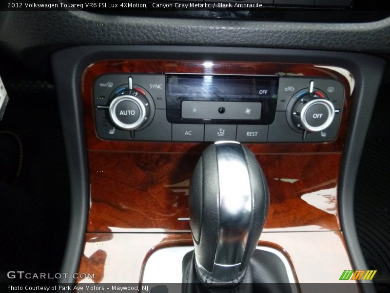Canyon Gray Metallic / Black Anthracite 2012 Volkswagen Touareg VR6 FSI Lux 4XMotion