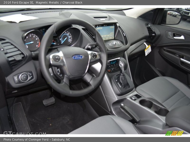 Magnetic Metallic / Charcoal Black 2016 Ford Escape SE