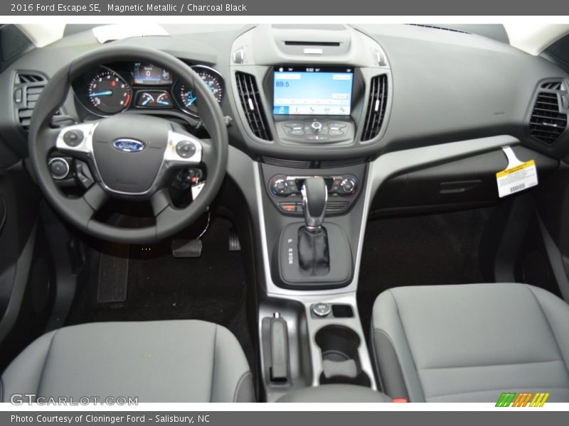 Magnetic Metallic / Charcoal Black 2016 Ford Escape SE