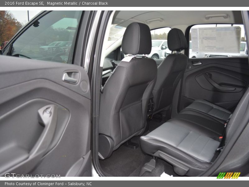 Magnetic Metallic / Charcoal Black 2016 Ford Escape SE