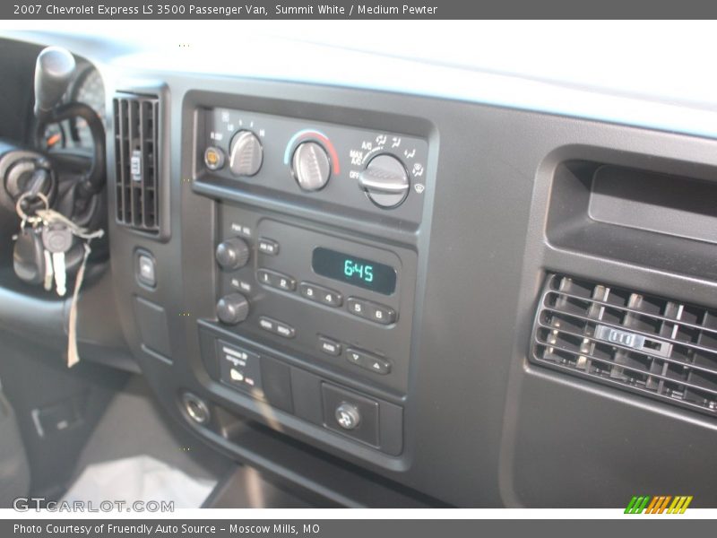 Summit White / Medium Pewter 2007 Chevrolet Express LS 3500 Passenger Van