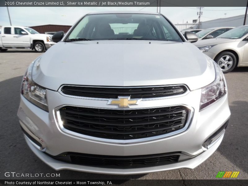 Silver Ice Metallic / Jet Black/Medium Titanium 2016 Chevrolet Cruze Limited LS