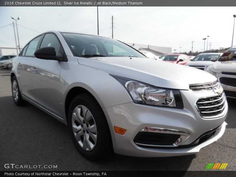 Silver Ice Metallic / Jet Black/Medium Titanium 2016 Chevrolet Cruze Limited LS