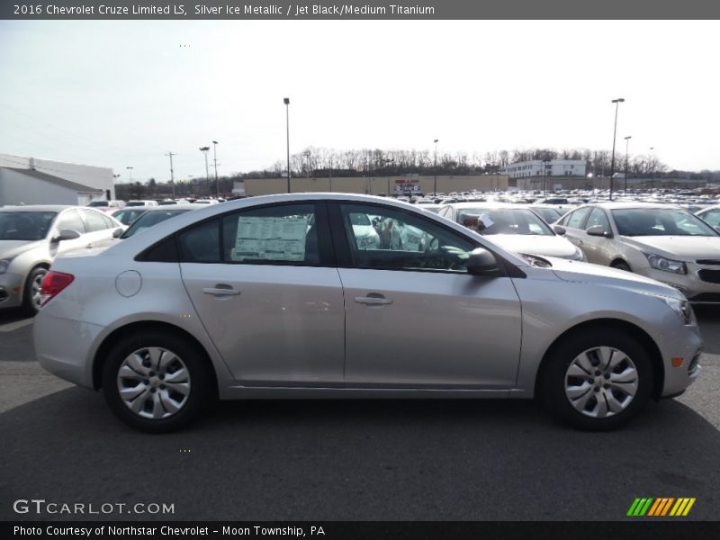 Silver Ice Metallic / Jet Black/Medium Titanium 2016 Chevrolet Cruze Limited LS