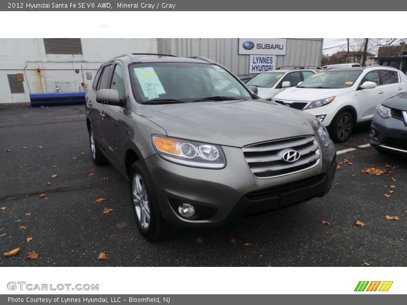 Mineral Gray / Gray 2012 Hyundai Santa Fe SE V6 AWD