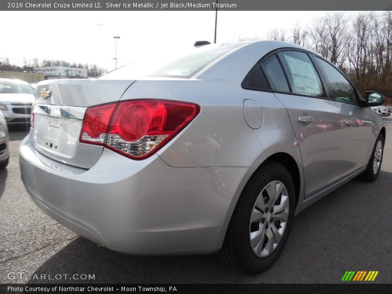 Silver Ice Metallic / Jet Black/Medium Titanium 2016 Chevrolet Cruze Limited LS