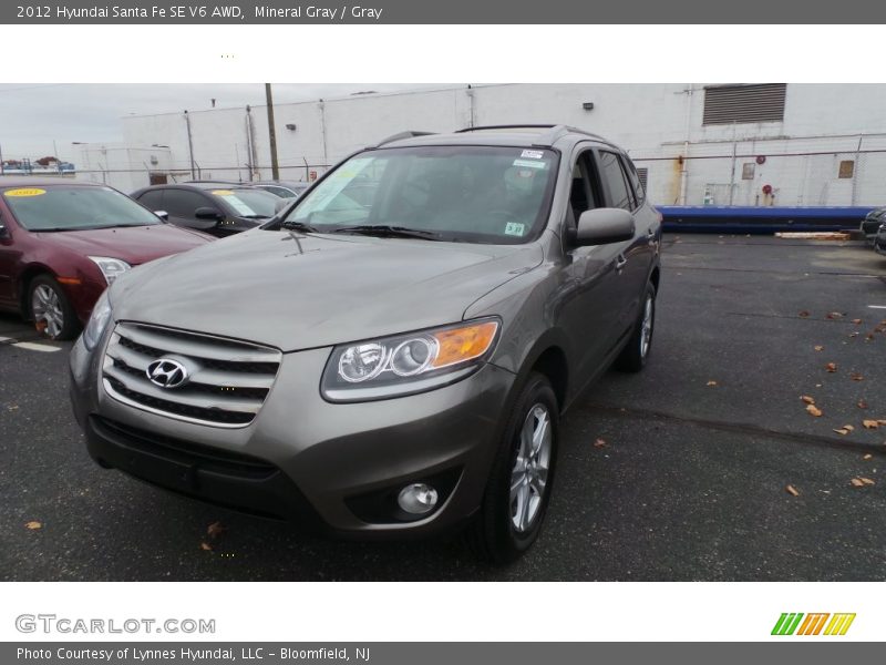 Mineral Gray / Gray 2012 Hyundai Santa Fe SE V6 AWD