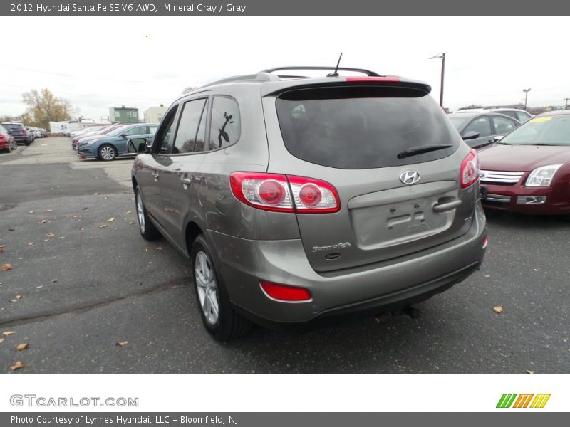 Mineral Gray / Gray 2012 Hyundai Santa Fe SE V6 AWD