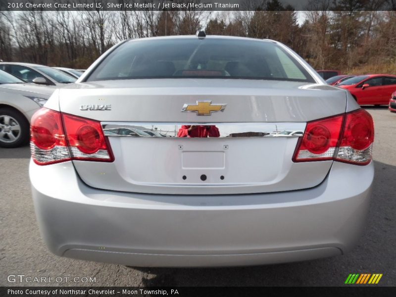 Silver Ice Metallic / Jet Black/Medium Titanium 2016 Chevrolet Cruze Limited LS