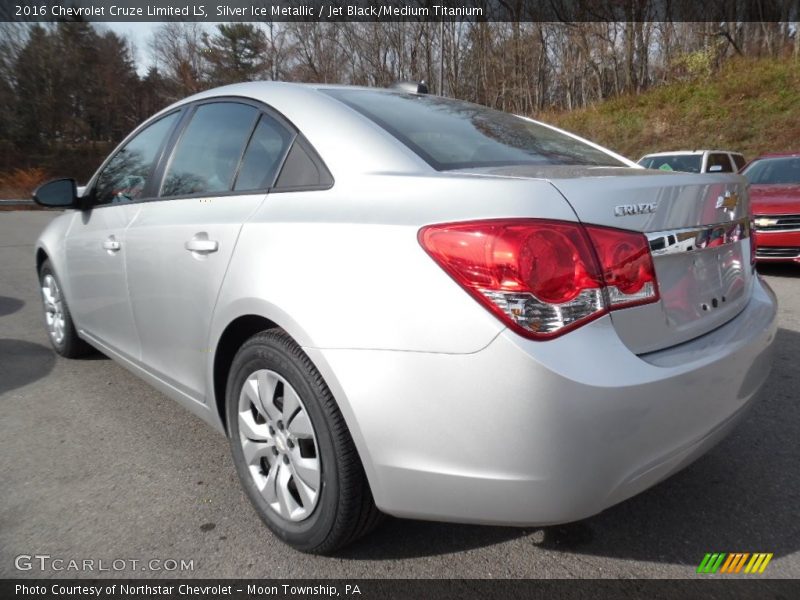 Silver Ice Metallic / Jet Black/Medium Titanium 2016 Chevrolet Cruze Limited LS