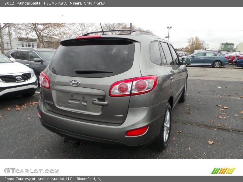 Mineral Gray / Gray 2012 Hyundai Santa Fe SE V6 AWD