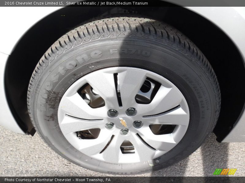 Silver Ice Metallic / Jet Black/Medium Titanium 2016 Chevrolet Cruze Limited LS