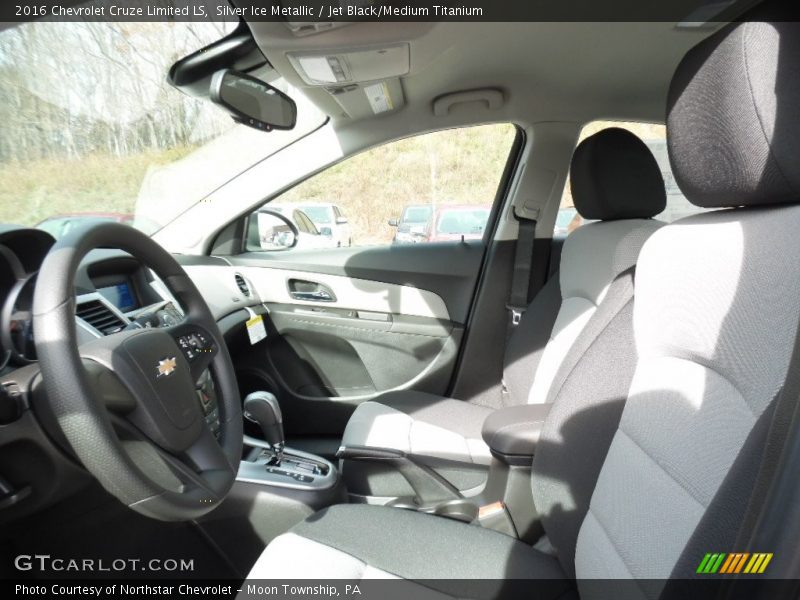 Silver Ice Metallic / Jet Black/Medium Titanium 2016 Chevrolet Cruze Limited LS