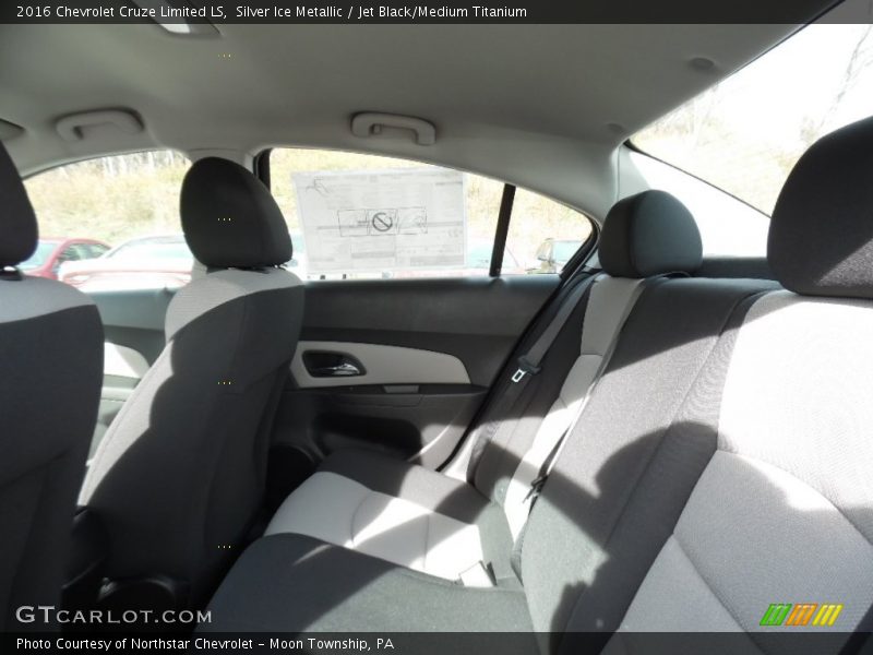 Silver Ice Metallic / Jet Black/Medium Titanium 2016 Chevrolet Cruze Limited LS
