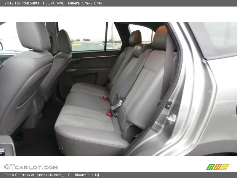 Mineral Gray / Gray 2012 Hyundai Santa Fe SE V6 AWD
