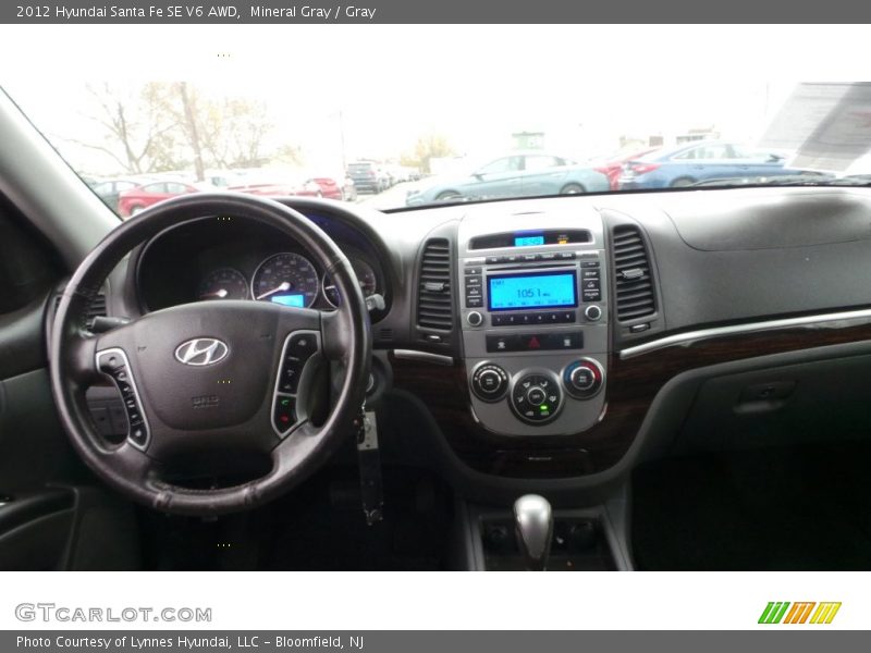 Mineral Gray / Gray 2012 Hyundai Santa Fe SE V6 AWD