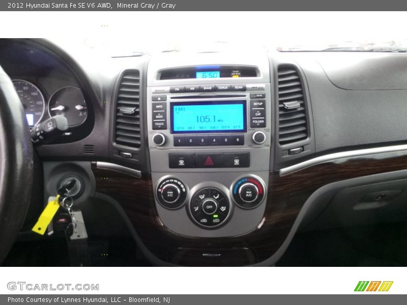 Mineral Gray / Gray 2012 Hyundai Santa Fe SE V6 AWD