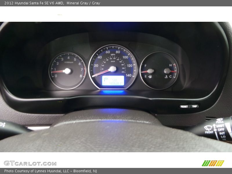 Mineral Gray / Gray 2012 Hyundai Santa Fe SE V6 AWD