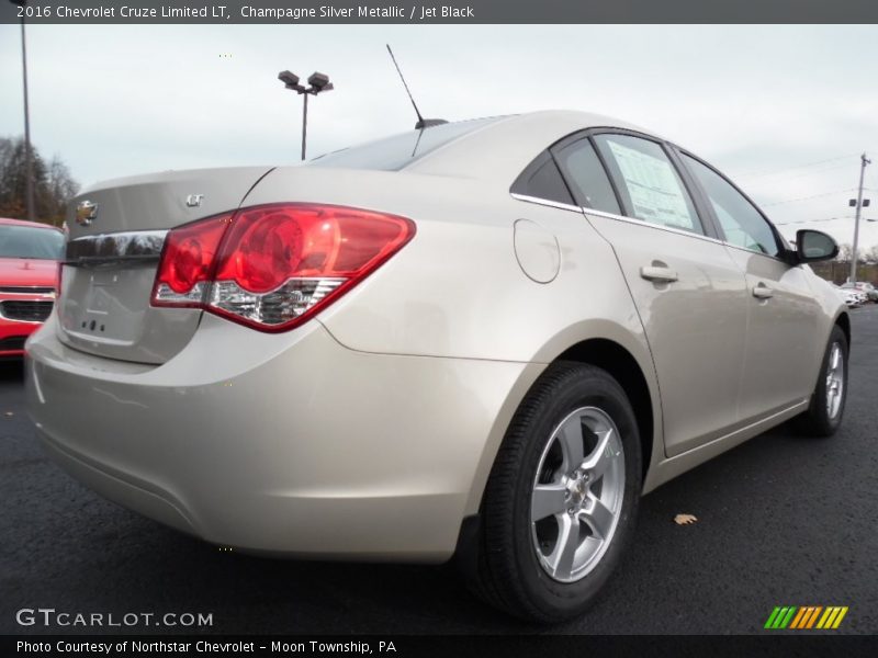 Champagne Silver Metallic / Jet Black 2016 Chevrolet Cruze Limited LT