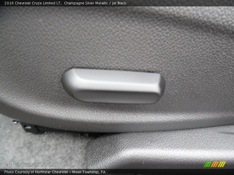 Champagne Silver Metallic / Jet Black 2016 Chevrolet Cruze Limited LT