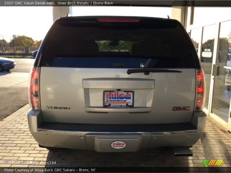 Silver Birch Metallic / Ebony Black 2007 GMC Yukon Denali AWD