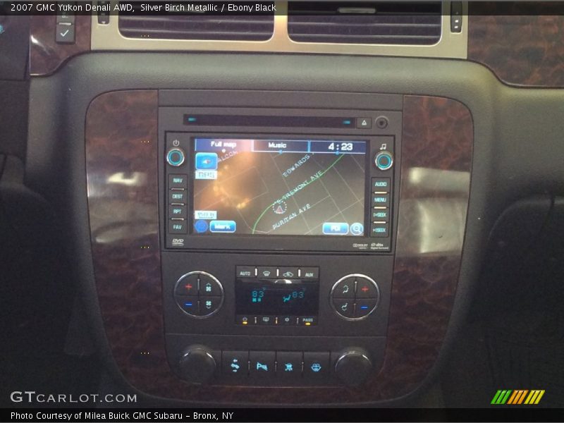 Silver Birch Metallic / Ebony Black 2007 GMC Yukon Denali AWD