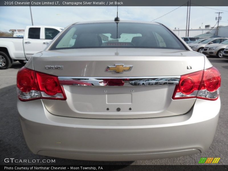 Champagne Silver Metallic / Jet Black 2016 Chevrolet Cruze Limited LT