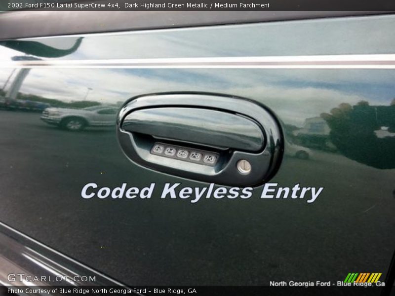 Dark Highland Green Metallic / Medium Parchment 2002 Ford F150 Lariat SuperCrew 4x4