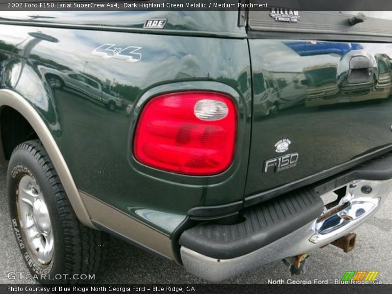 Dark Highland Green Metallic / Medium Parchment 2002 Ford F150 Lariat SuperCrew 4x4